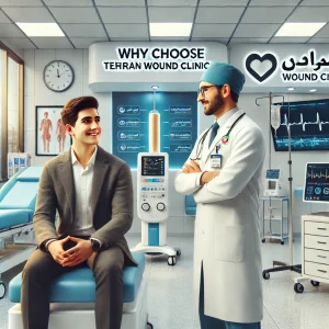 بیمار در حال گفتگو با پزشک متخصص در کلینیک زخم پاشنه تهران در محیطی مدرن و مجهز