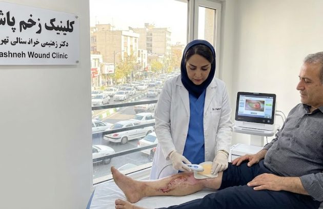 درمان تخصصی در کلینیک پاشنه تهران برای بیمارانی که می‌پرسند راهکار درمان زخم سوختگی درجه ۱ چیست.